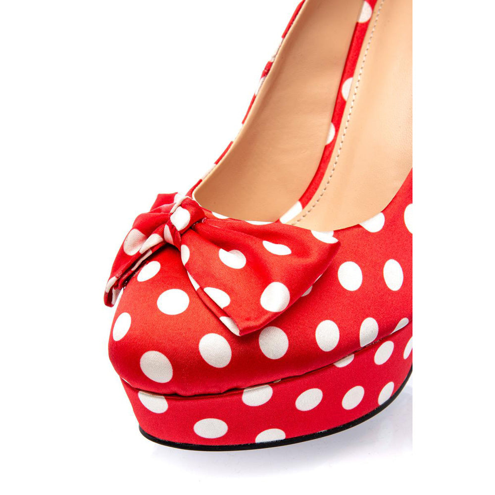 Belsira Retro Pumps Rot mit wießen Punkten mit Plateau, bezogen mit Stoff in Satinoptik, aufgesetztes Schleifchen, leicht gepolsterte Innensohle, 13 cm Absatzhöhe , 3 cm Plateauhöhe