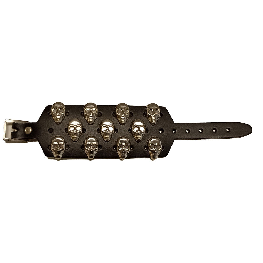 Nietenarmband aus Leder mit 3 Reihen Totenkopfnieten