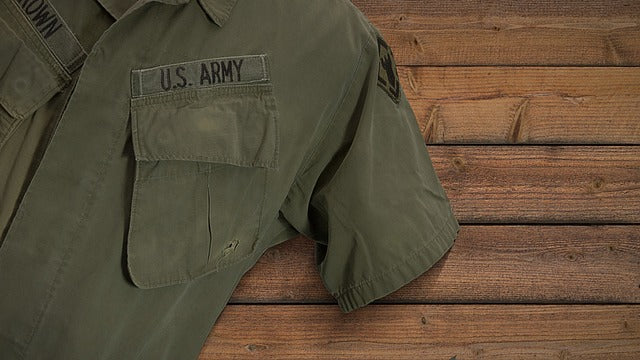 Bekleidung aus den Bereichen Armee, Bundeswehr, Fashion, Trachten und Kostüme